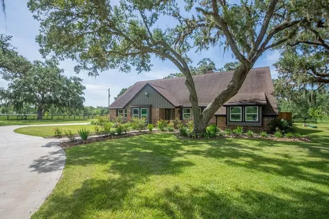 5685 County Road 823 West Columbia TX 77486