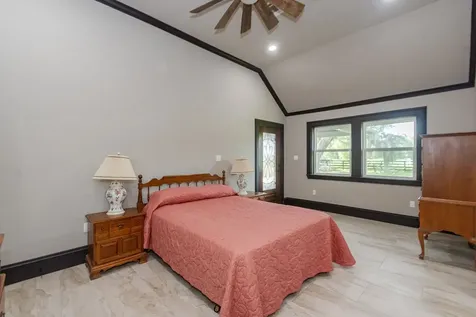 5685 County Road 823 West Columbia TX 77486