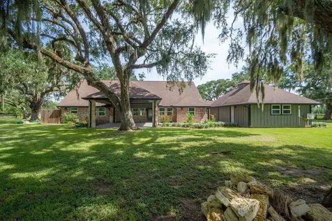 5685 County Road 823 West Columbia TX 77486