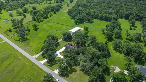 5685 County Road 823 West Columbia TX 77486