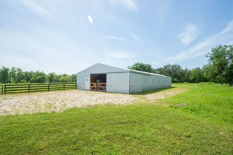 5685 County Road 823 West Columbia TX 77486