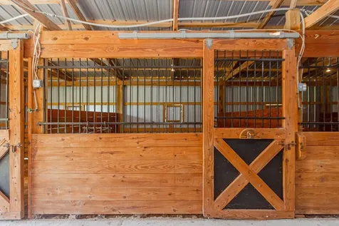 5685 County Road 823 West Columbia TX 77486