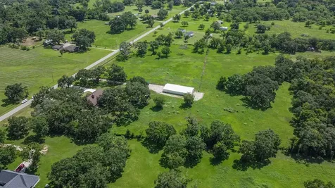 5685 County Road 823 West Columbia TX 77486