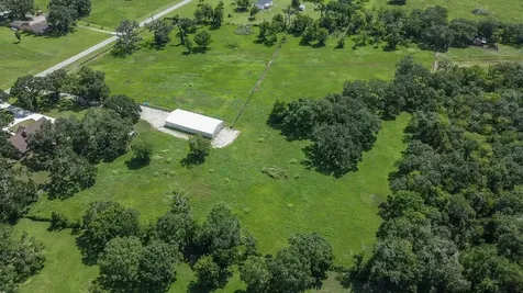 5685 County Road 823 West Columbia TX 77486