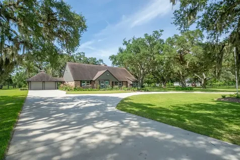 5685 County Road 823 West Columbia TX 77486