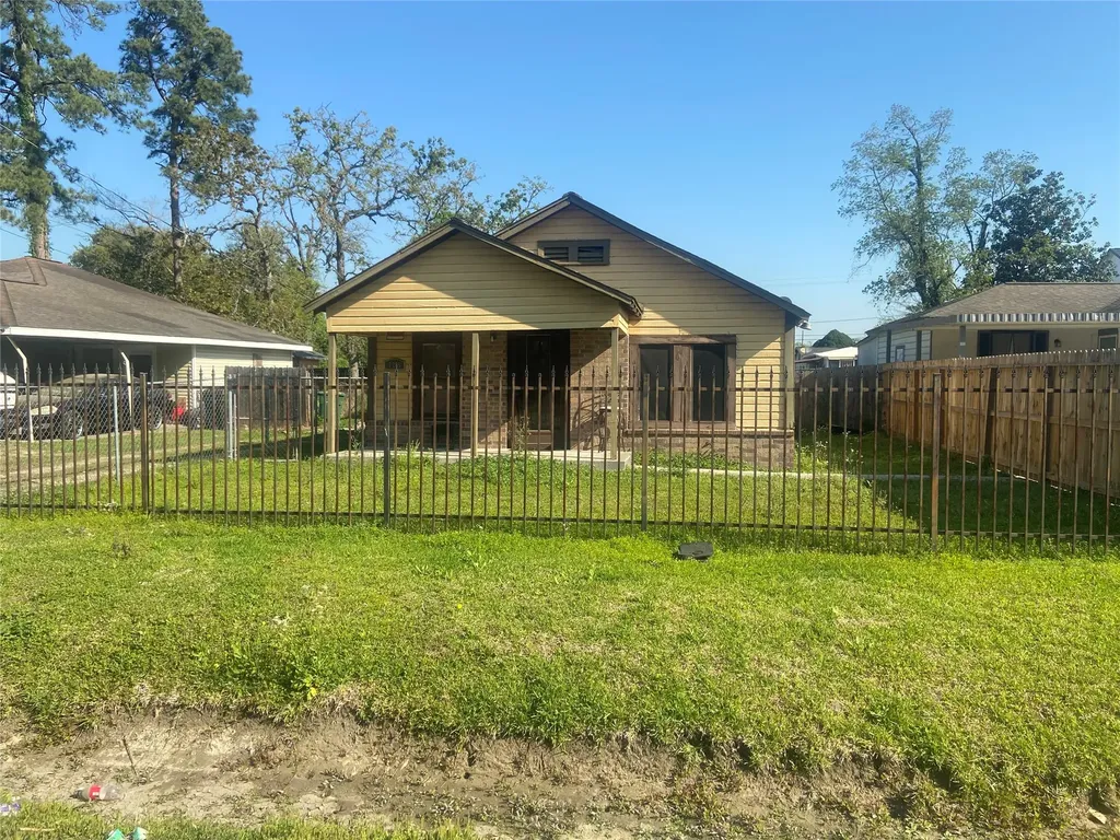 7205 S Hall Street Houston TX 77028