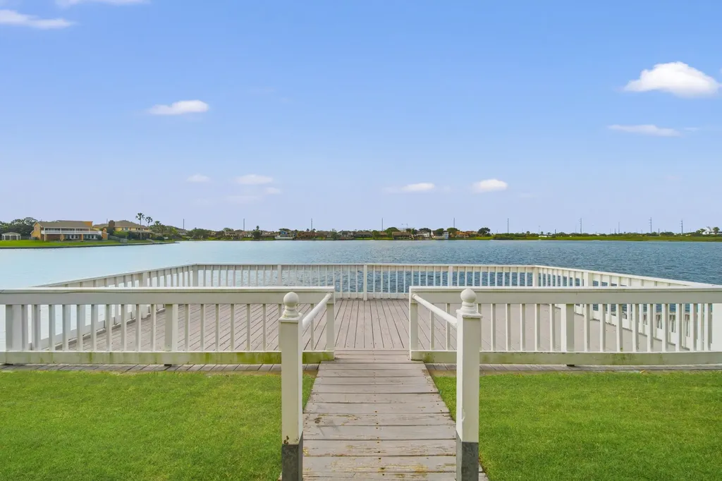 10423 Schaper Road Galveston TX 77554