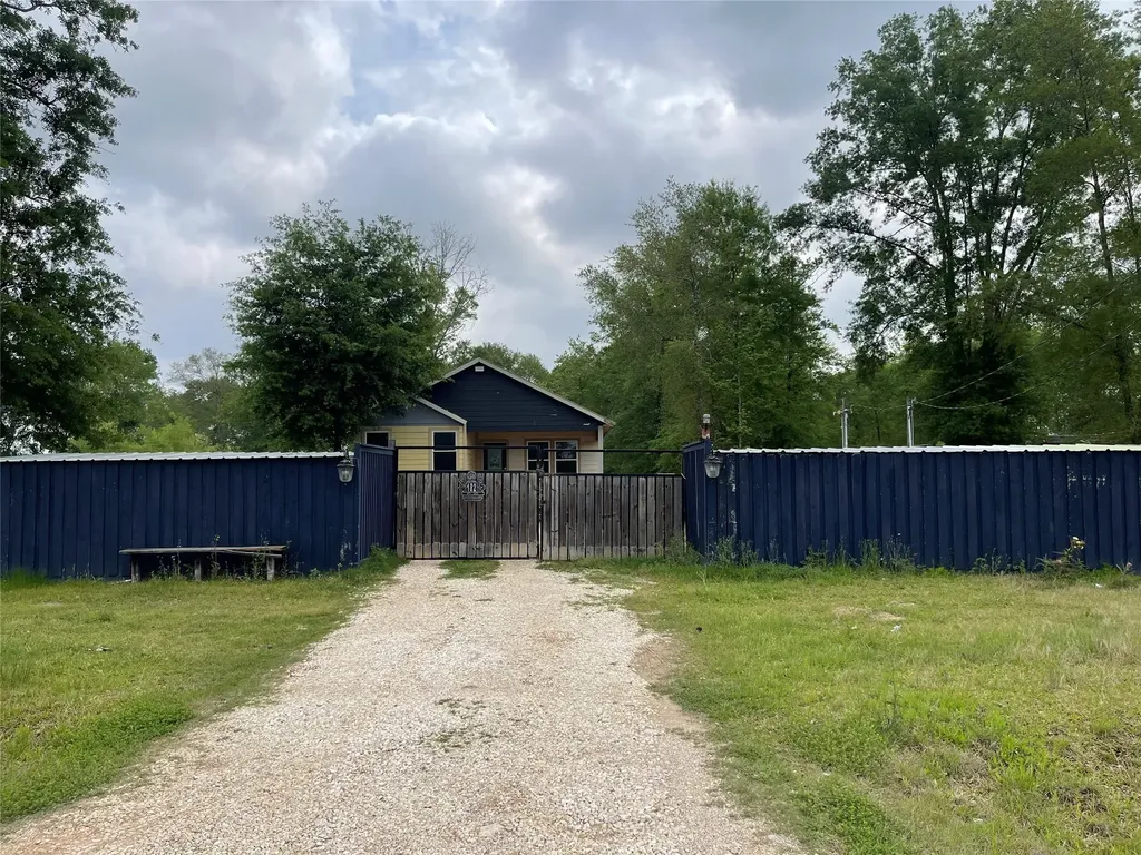 182 Road 5101 Cleveland TX 77327