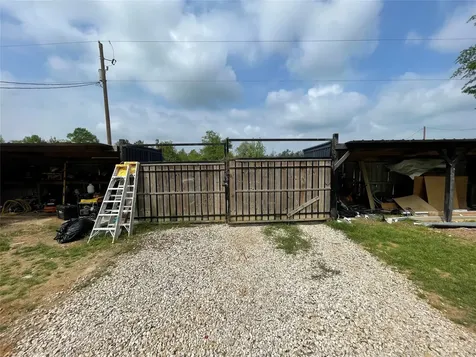 182 Road 5101 Cleveland TX 77327