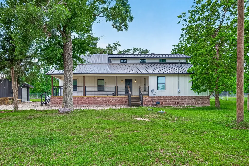 803 County Road 772 Damon TX 77430