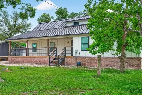 803 County Road 772 Damon TX 77430