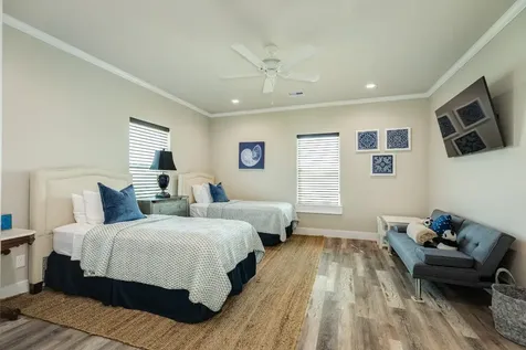 7220 Avenue N 1/2 Galveston TX 77551