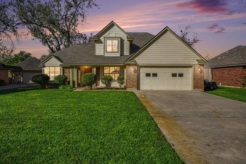 107 Sandalwood Drive Lake Jackson TX 77566