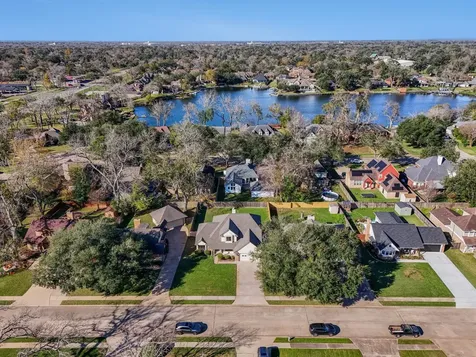 107 Sandalwood Drive Lake Jackson TX 77566