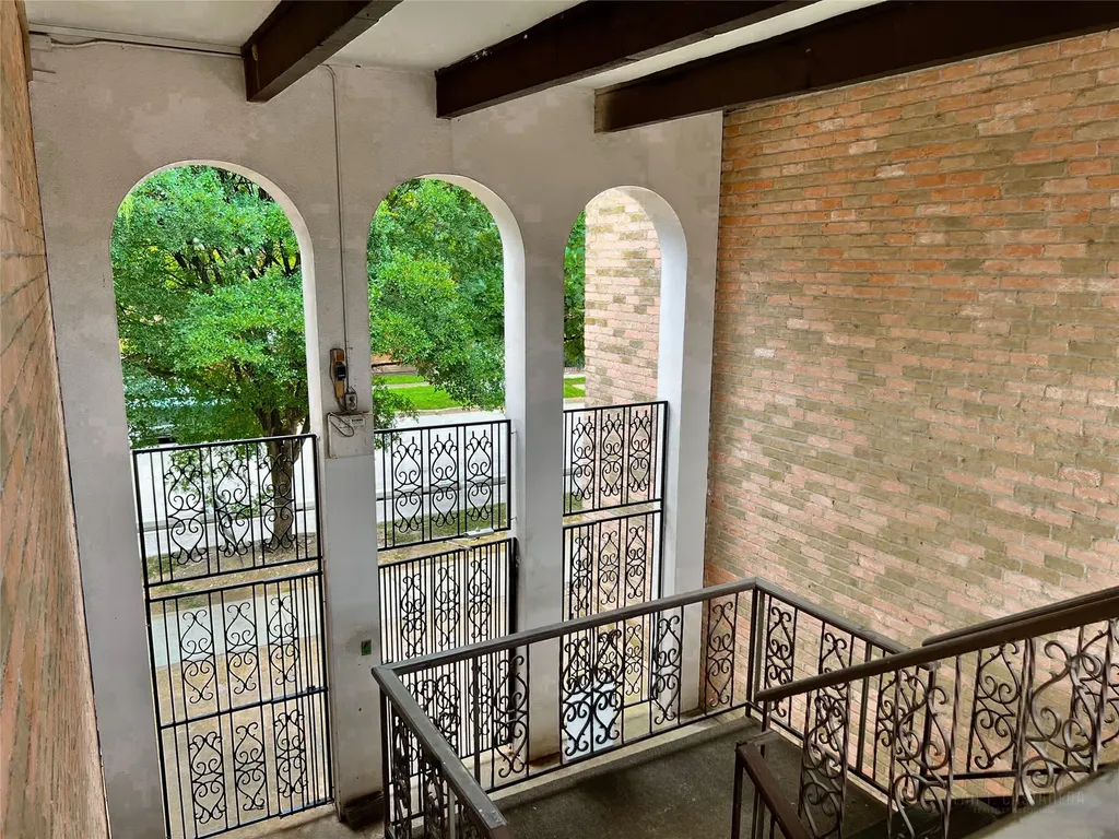 2516 Commonwealth Street 102 Houston TX 77006