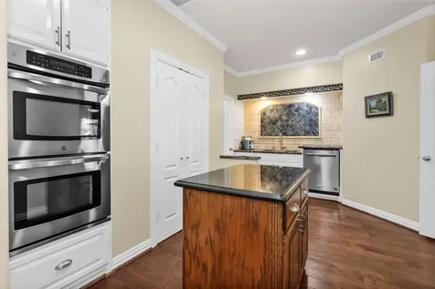 1502 Wimbledon Drive Huntsville TX 77340