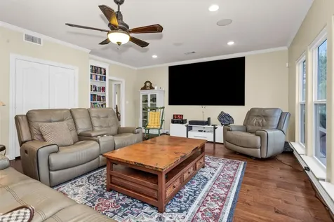 1502 Wimbledon Drive Huntsville TX 77340