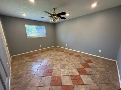 507 Hildred Avenue Conroe TX 77303