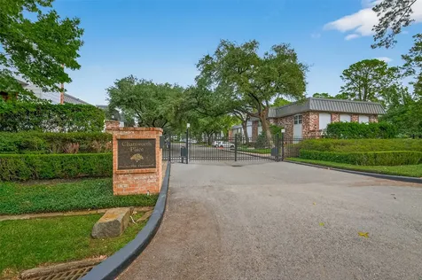 8932 Chatsworth Drive 8932 Houston TX 77024
