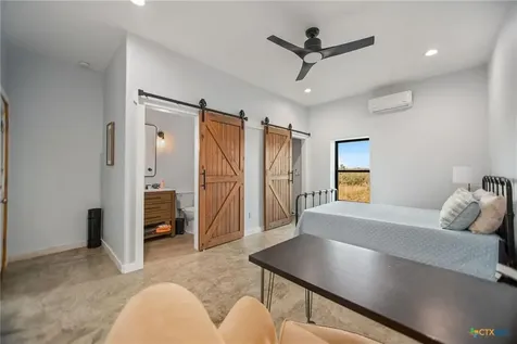 38 Penny Lane Port O Connor TX 77982