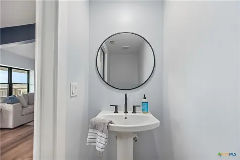38 Penny Lane Port O Connor TX 77982