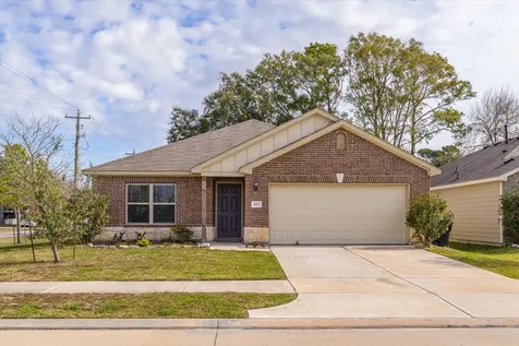 627 E Fairway Lake Drive Alvin TX 77511