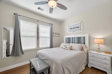 4925 Avenue N 1/2 Galveston TX 77551