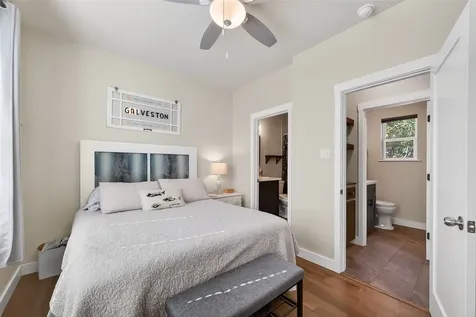 4925 Avenue N 1/2 Galveston TX 77551