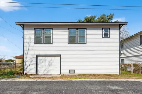 4925 Avenue N 1/2 Galveston TX 77551