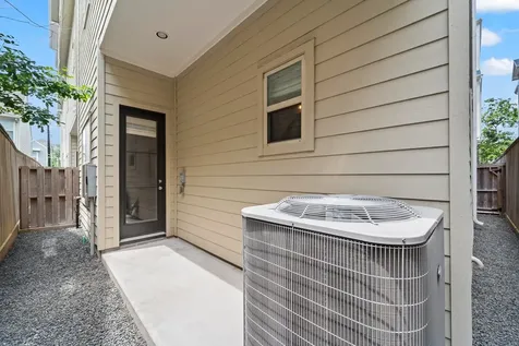 118 Reinerman Street Houston TX 77007