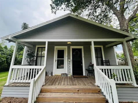 1518 Live Oak Street Columbus TX 78934