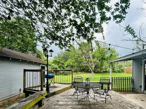 1518 Live Oak Street Columbus TX 78934