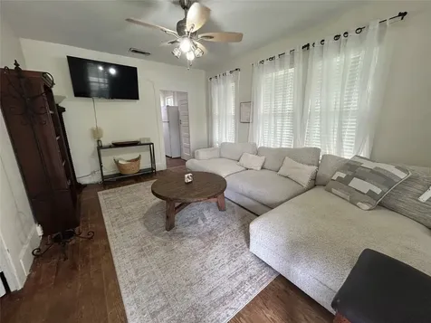 1518 Live Oak Street Columbus TX 78934