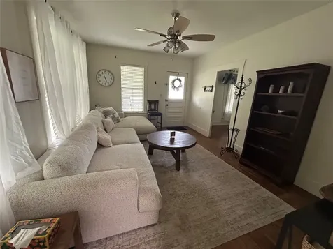 1518 Live Oak Street Columbus TX 78934