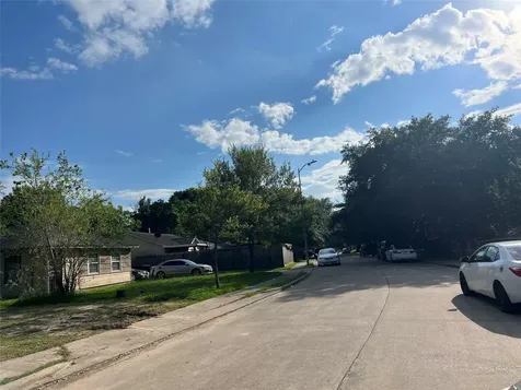 5534 Bataan Road Houston TX 77033