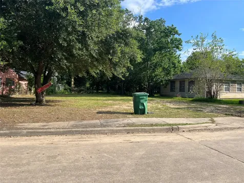 5534 Bataan Road Houston TX 77033