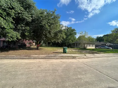 5534 Bataan Road Houston TX 77033