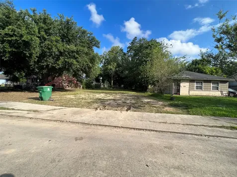 5534 Bataan Road Houston TX 77033