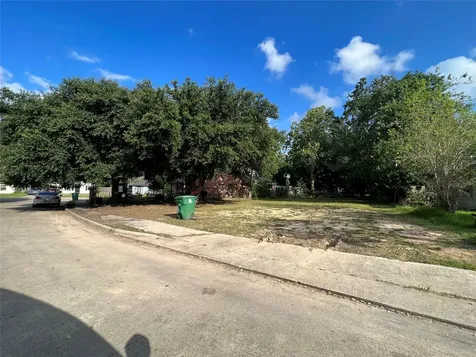 5534 Bataan Road Houston TX 77033