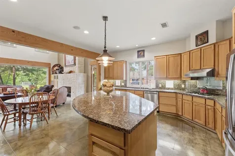 9201 Lake Forest Court N College Station TX 77845