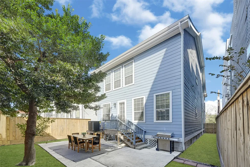 1420 W 26th Street Houston TX 77008