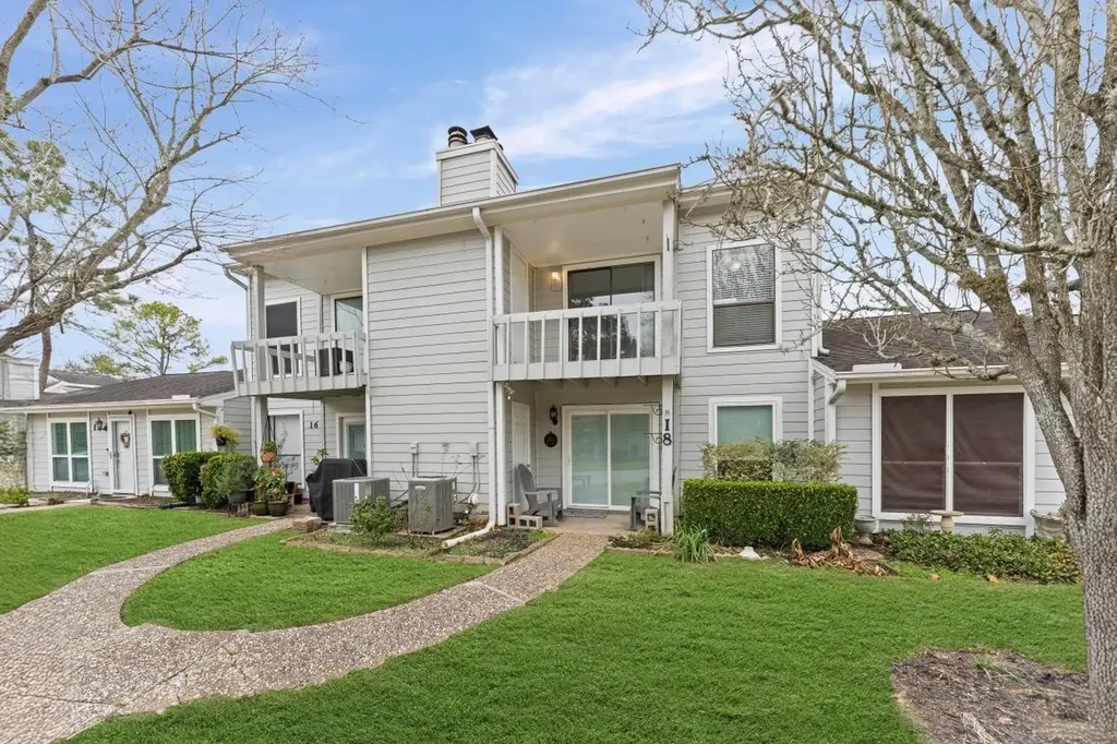 19 Hideaway Drive Friendswood TX 77546