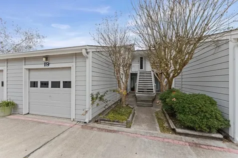 19 Hideaway Drive Friendswood TX 77546