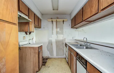 3015 Walnut Bend Lane 24 Houston TX 77042