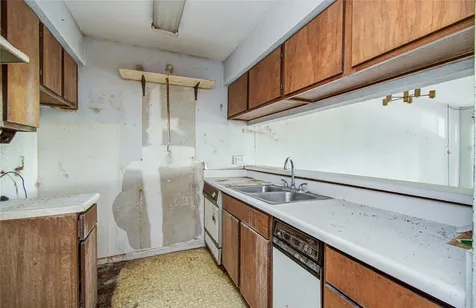 3015 Walnut Bend Lane 24 Houston TX 77042