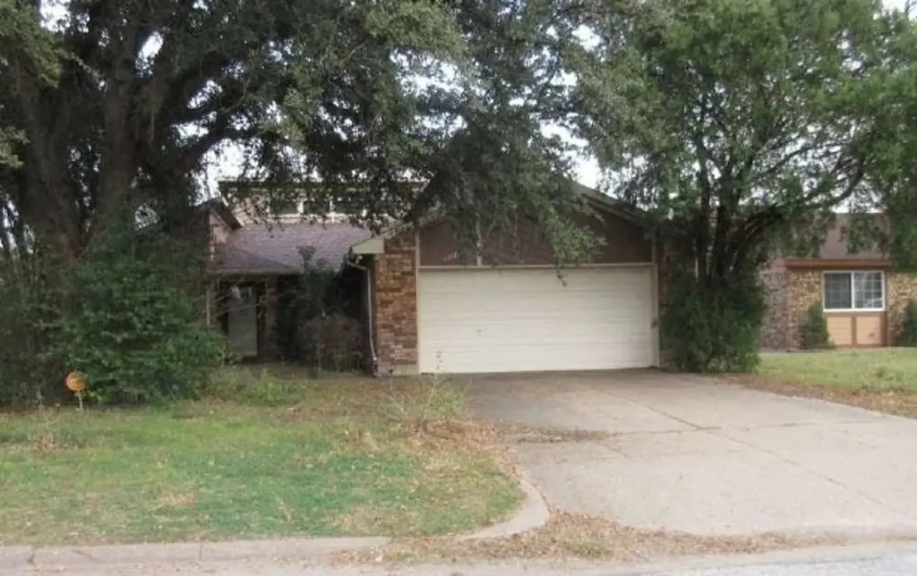6301 Minuteman Lane Arlington TX 76002
