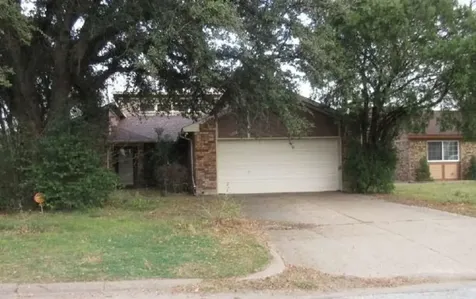6301 Minuteman Lane Arlington TX 76002