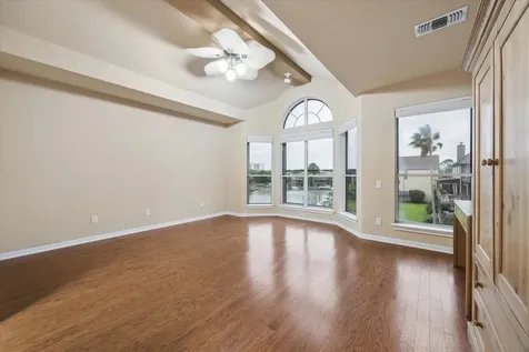 18507 Sandy Cove Nassau Bay TX 77058