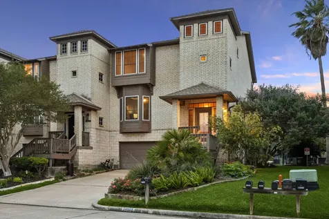18507 Sandy Cove Nassau Bay TX 77058