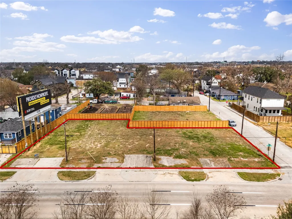 1025 N Loop Houston TX 77022